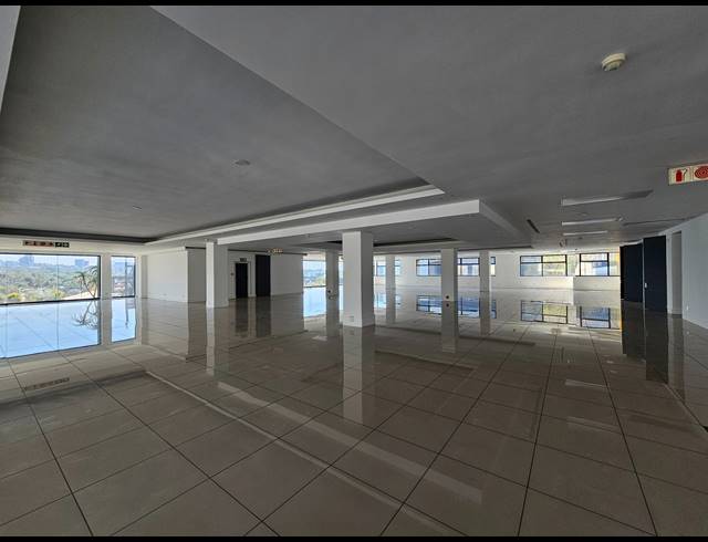 805M² SHOWROOM TO LET IN KRAMERVILLE